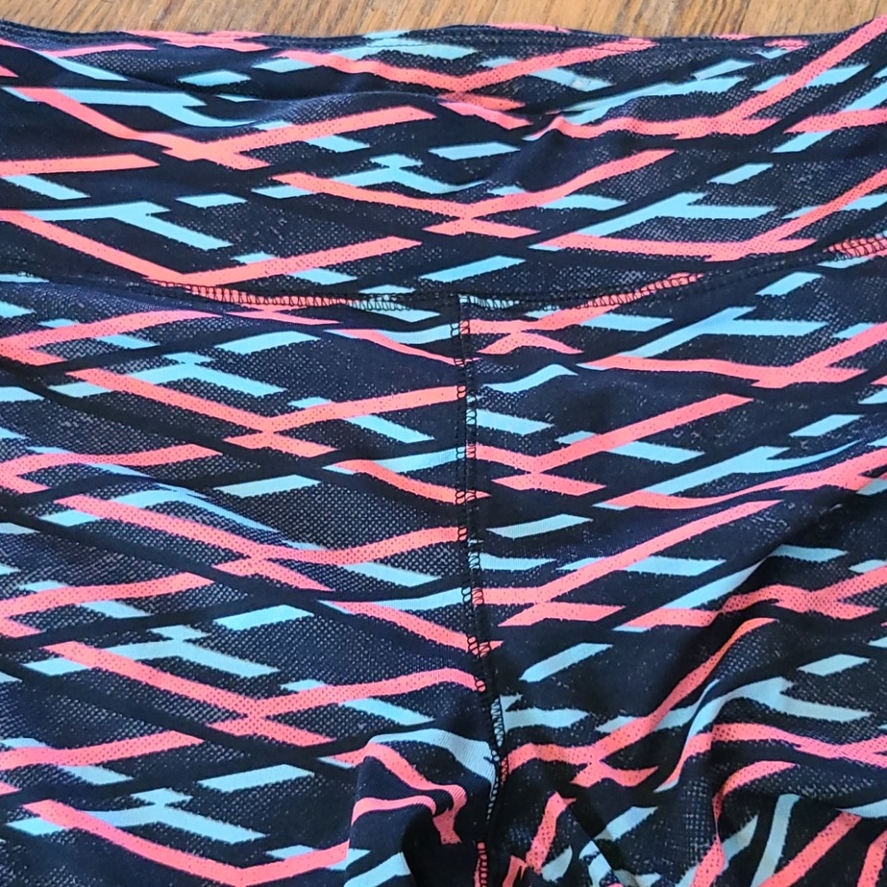 Workout Capris - Picture 3 of 4